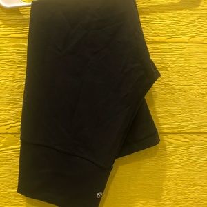 EUC Black Lululemon Wunder Under Size 10 HR 21”